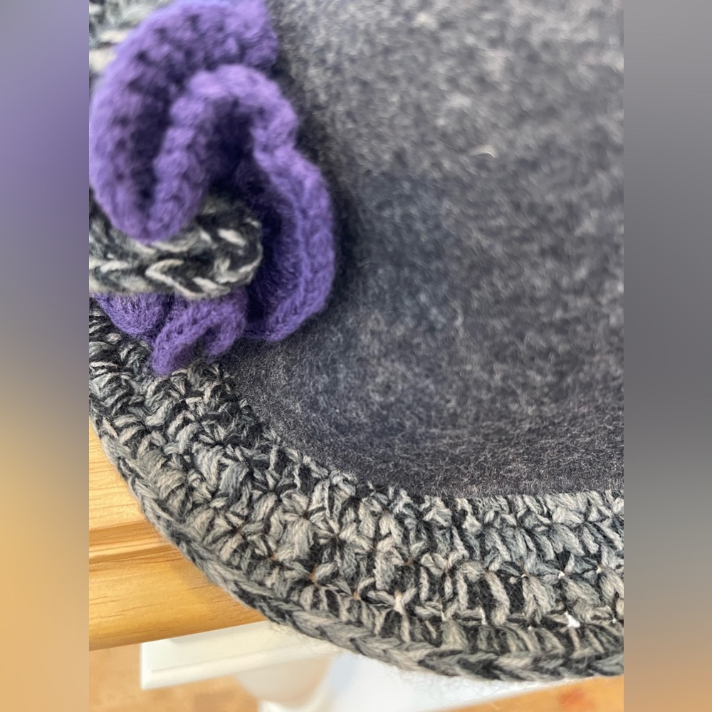 Madison 88 Wool Black & Gray Fedora Cloche Hat w/ purple flower - Picture 2 of 12